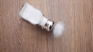 塩に賞味期限はある？固まった際の対処方や保存方法についても紹介